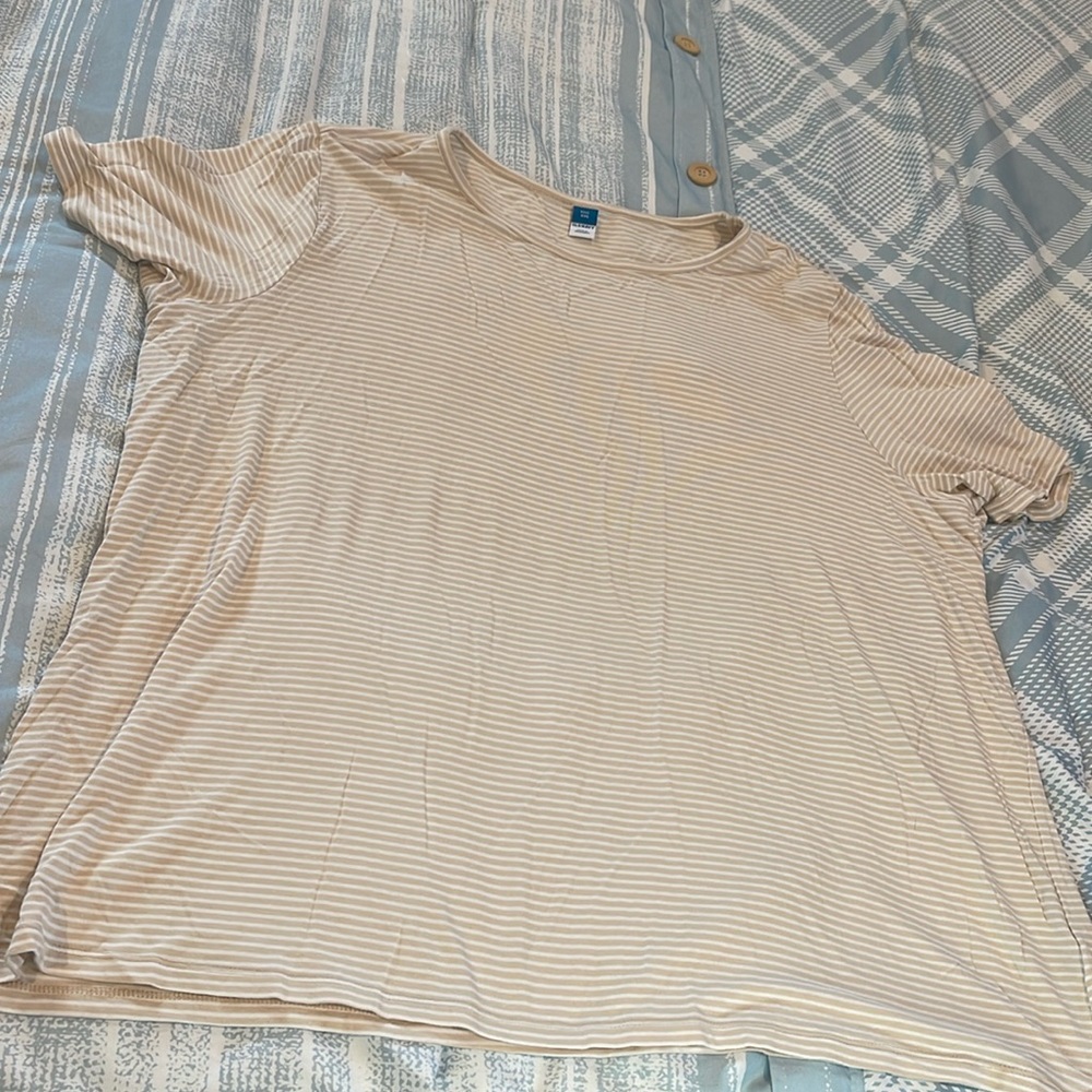 Old navy women’s top. XXL. Striped